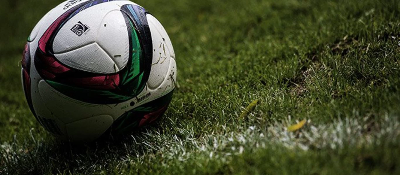 Ποδοσφαιριστής πήρε μια από τις πιο ασυνήθιστες κίτρινες κάρτες που έχουμε δει σε ποδοσφαιρικό αγώνα (βίντεο)